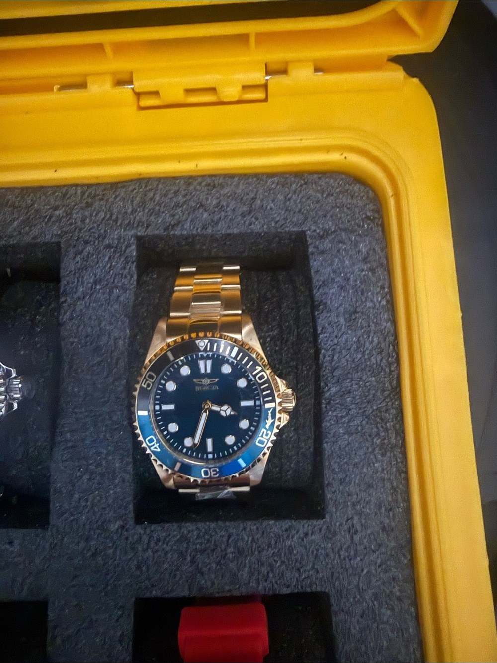 Invicta Watch Case With 8 Men’s Watches - Picture 7 of 11